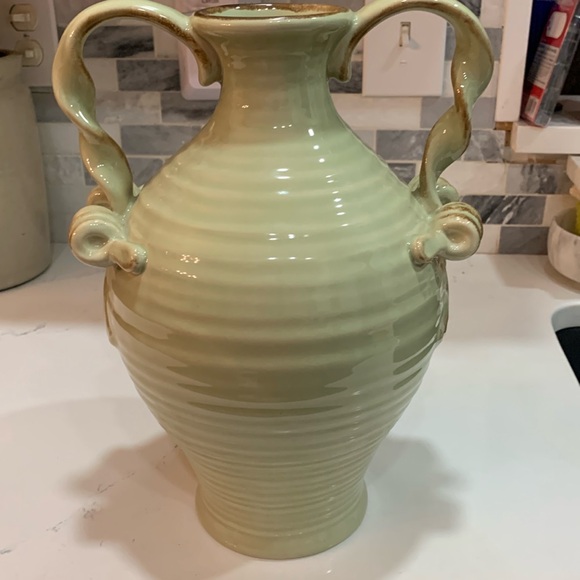 Beautiful ornate Villa Cortona Green vase🏺 - Picture 1 of 6